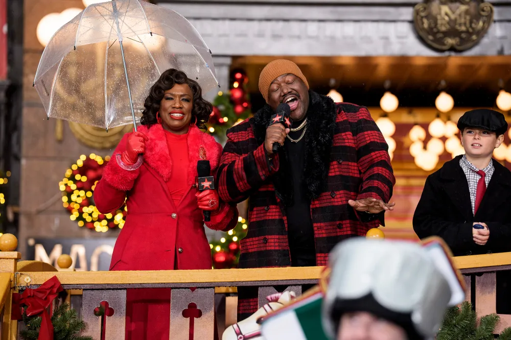 Savannah Guthrie and Hoda Kotb Save Awkward Macys Parade Moment as Performance Music Doesnt Play