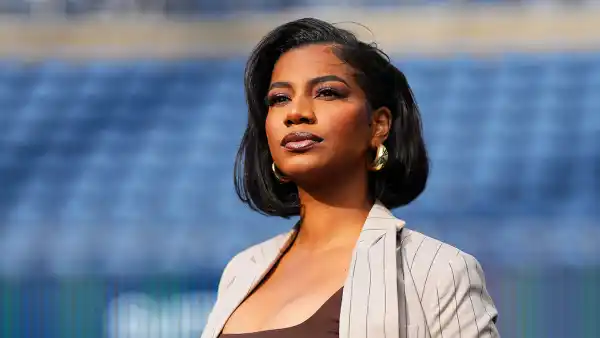 Sideline Reporter Taylor Rooks Dishes on Her Viral Gameday Fits