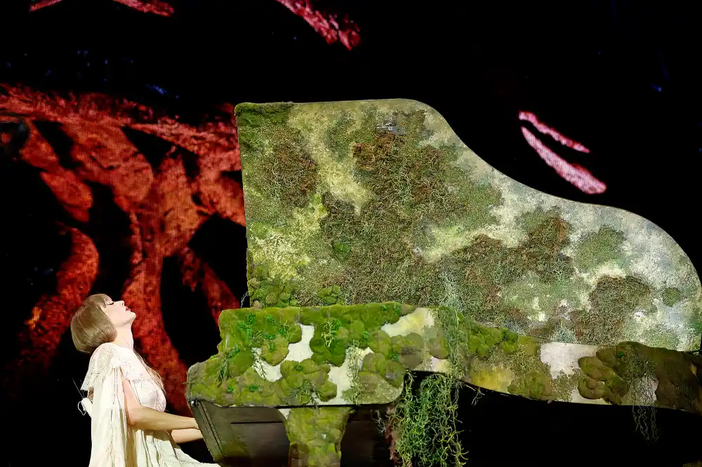 Taylor Swift Tears Up Thanking Fans and Her Band During Final Toronto 'Eras Tour' Concert