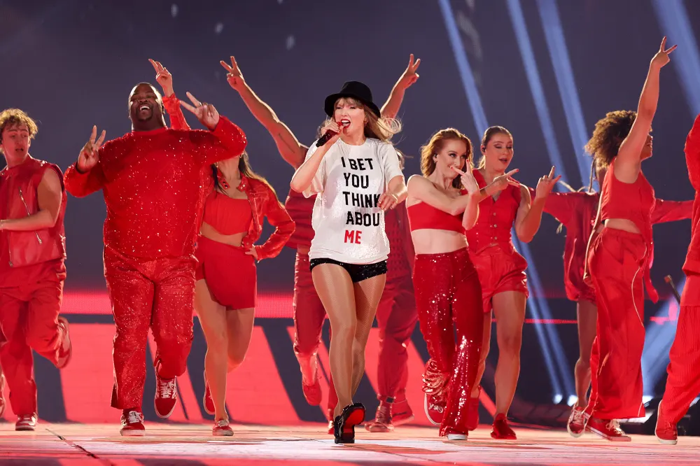 Taylor Swift Gifts &lsquo;22&rsquo; Hat at 2nd Indianapolis Concert to Baby She Met on Livestream 7 Years Ago