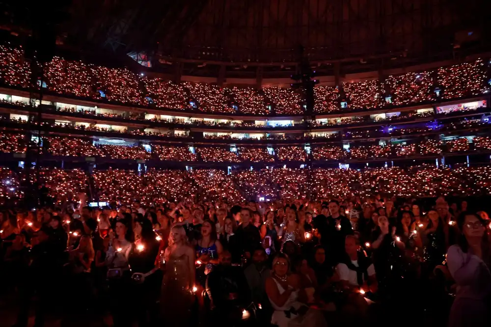 Taylor Swift No View Seats Sell for 15 Resell for 1000