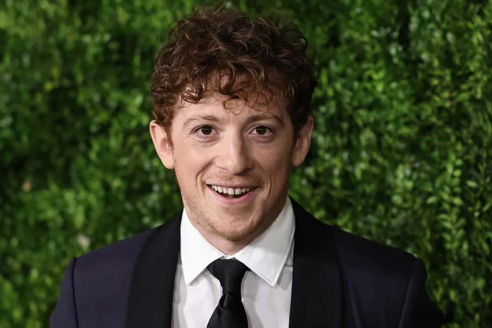 The Wicked Cast Weigh In On Whether Fans Should Sing Along In the Movie Theater