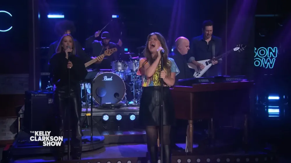 Luxury Handbag Shopping Ranks Kelly Clarkson s Best Kellyoke Covers So Far 756