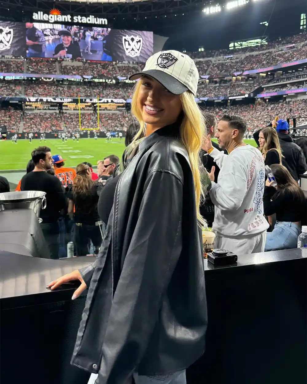 Viral Ring Girl Sydney Thomas Attends 1st NFL Game in Revealing Black Outfit