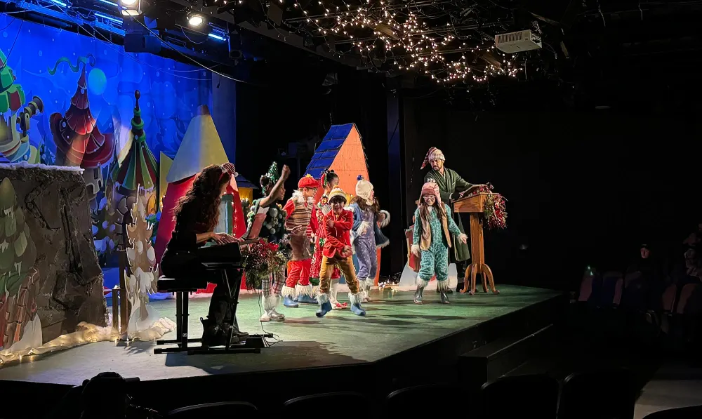 What s a Hallmark Holiday Movie Set Like Us Takes You Behind the Scenes on Three Wiser Men and a Boy 721