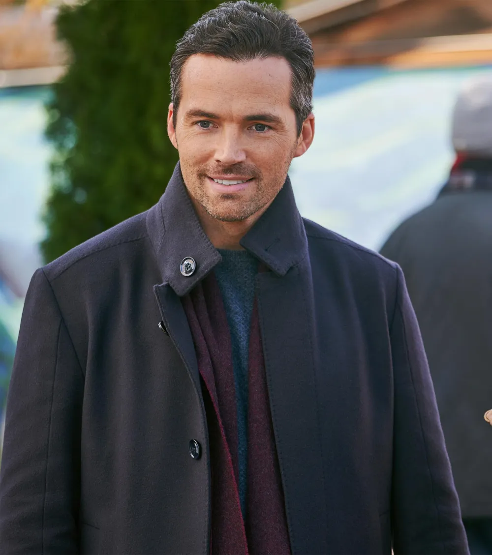 Why Ian Harding Doesn t Decorate for Christmas Until December 23 &mdash; And Is Anti Lights 556