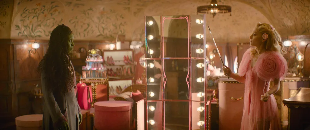 Wickeds Ariana Grande Think Glinda Might Be A Little in the Closet and Kristin Chenoweth Agrees