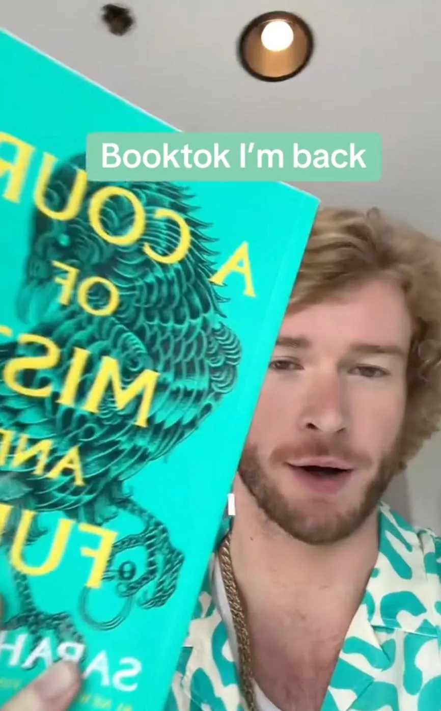 Celebs reading ACOTAR