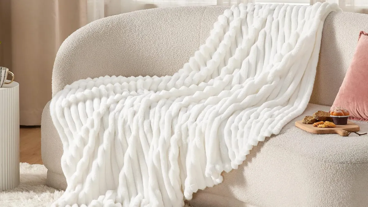 bedsure-fleece-throw-blanket