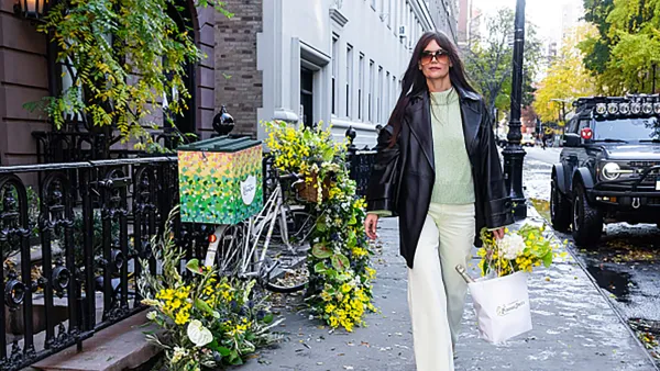 NEW YORK, NEW YORK - NOVEMBER 27: Katie Holmes is seen in NYC receiving a delivery of flowers and champagne from Perrier-Jouët on a chic, nature-inspired bicycle adorned with local blooms on November 27, 2023 in New York City. (Photo by Gotham/GC Images)
