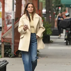 Loose-Fitting Jeans