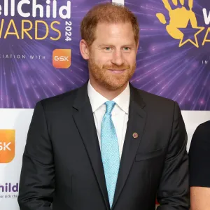 prince harry makes surprise appearance at tillman honors