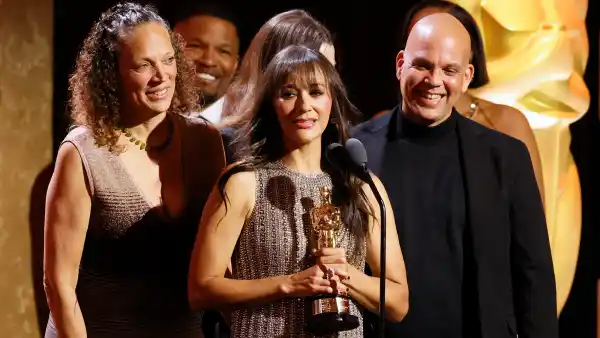 Rashida Jones Reads Late Dad Quincy Jones’ Honorary Oscar Speech