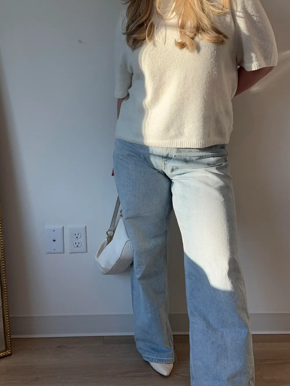 Olivia Hanson in Banana Republic jeans