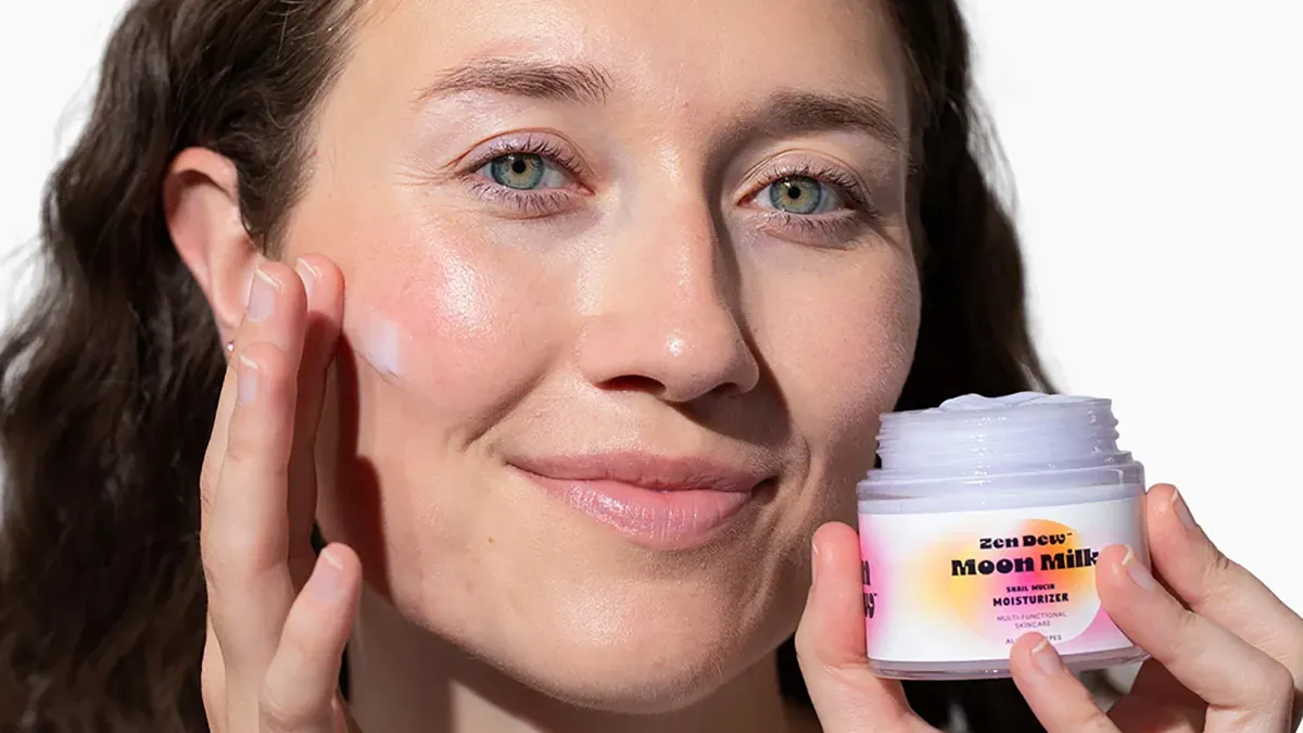 zen-dew-moon-milk-snail-mucin-moisturizer