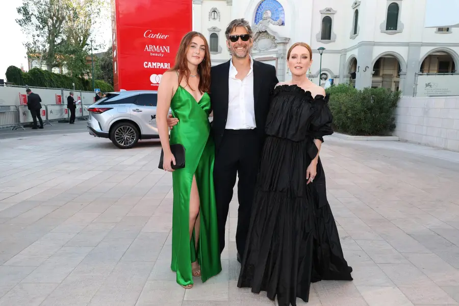 2024 Was The Year We Realized These Celebrity Kids Grew Up Liv Freundlich Julianne Moore and Bart Freundlich