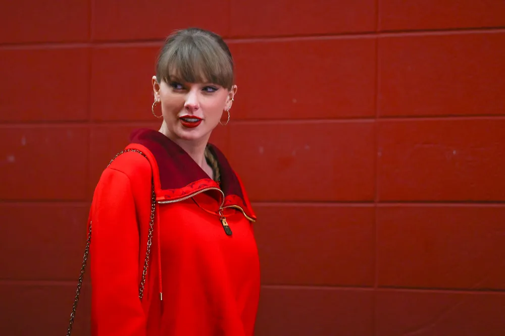 Taylor Swift Lookalike Reacts to Being Identified as Pop Star at Chiefs vs Steelers Christmas Game