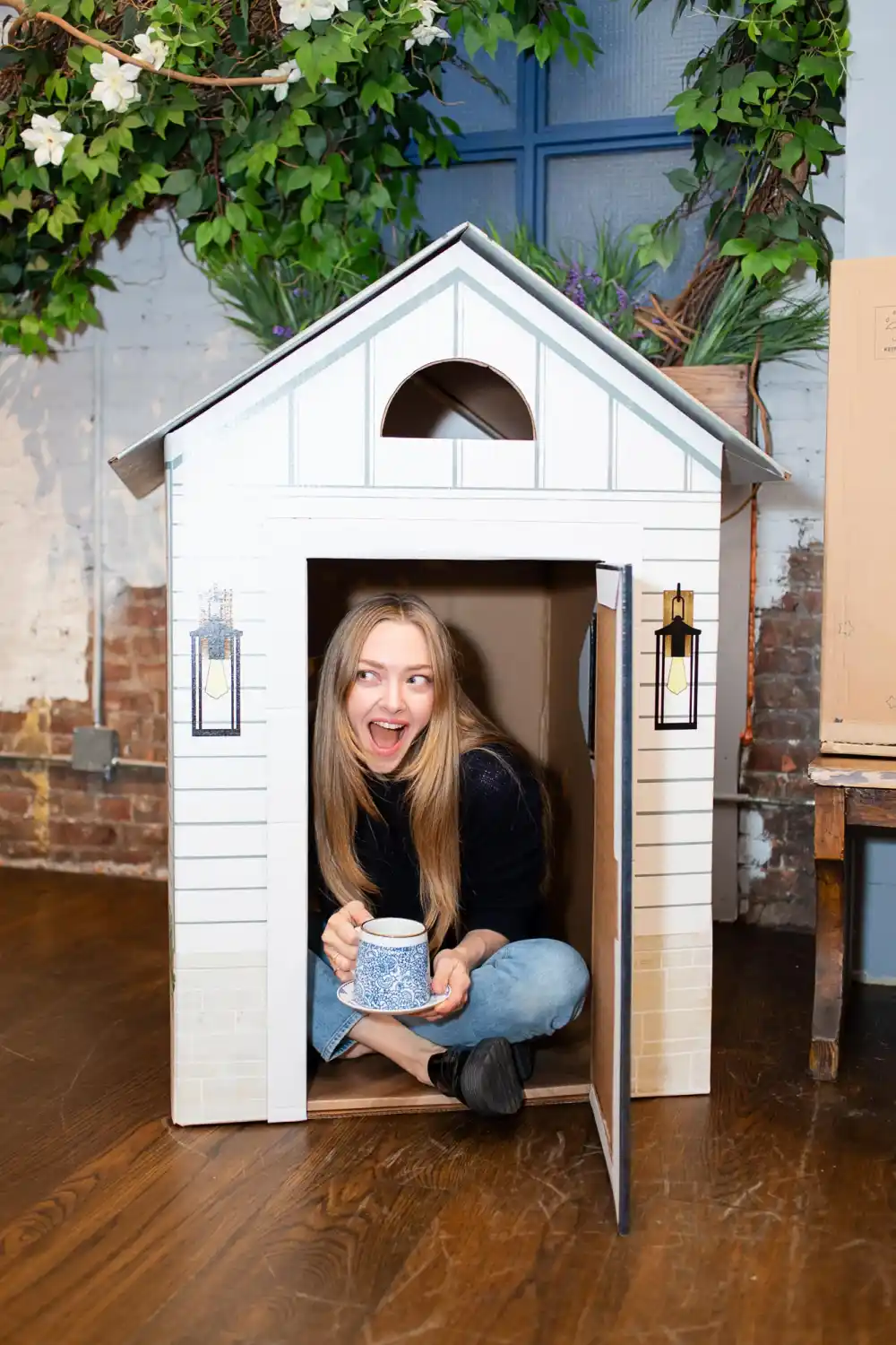 Amanda Seyfried s company MakeItCuteKids com 076