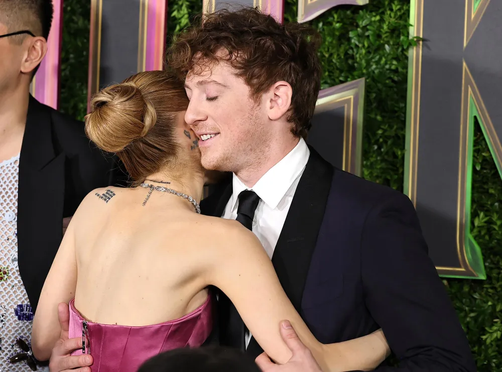 Ariana Grande and Ethan Slater Go Shopping for Christmas Trees in NYC 2