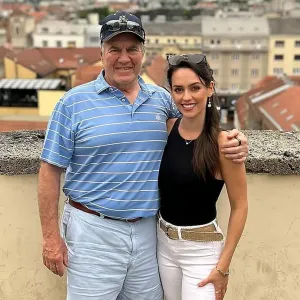 Bill Belichick s Girlfriend Jordon Hudson 24 Needed Stitches After DoorDash Delivery Mishap