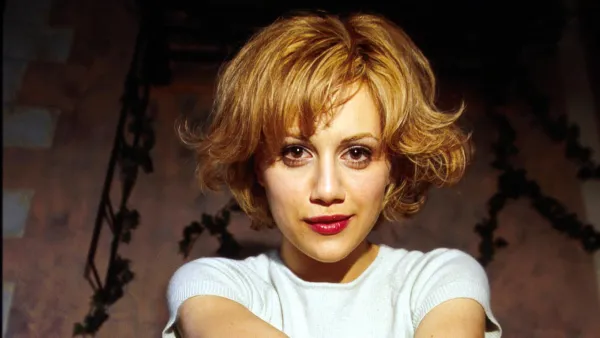 Brittany Murphy Sings in Never Before Seen Footage From Her Final Film Ahead of Death 094