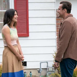 Cobie Smulders Is Curious Whether HIMYM Fans Will Have Opinions on Her Playing Jason Segel s Love Interest on Shrinking