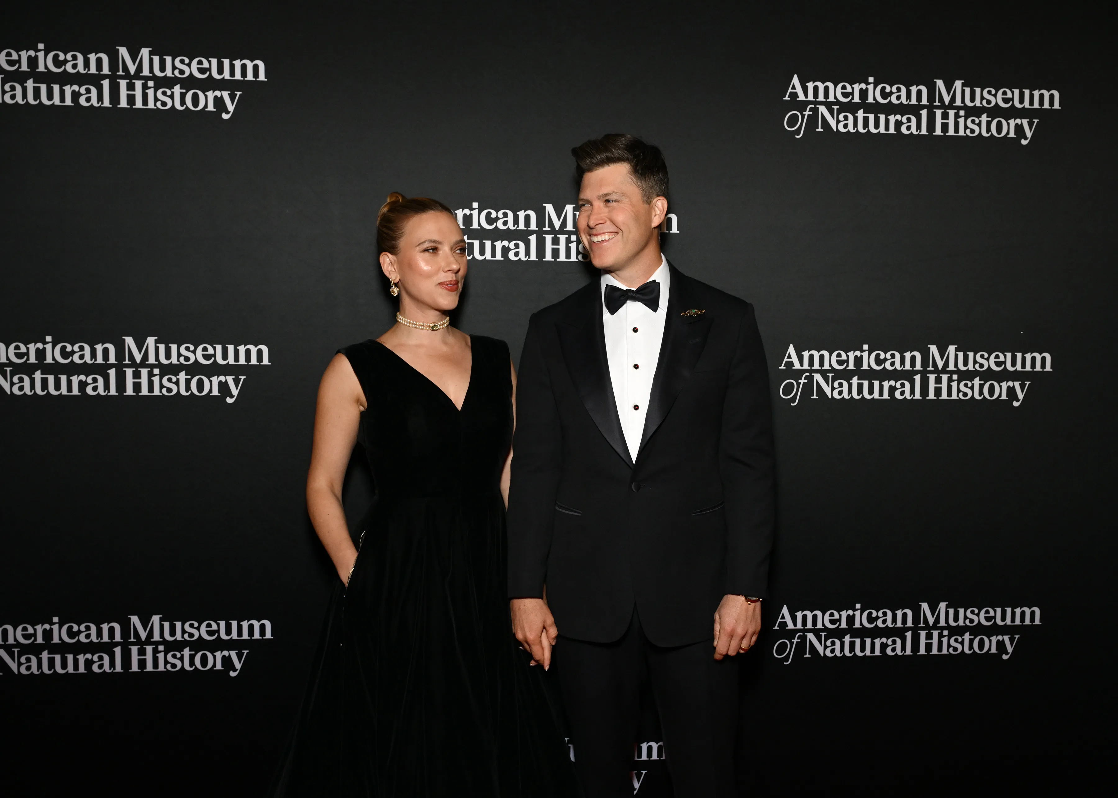 NEW YORK, NEW YORK - DECEMBER 05: (L-R) Scarlett Johansson and Colin Jost attend The American Museum of Natural History's 2024 Museum Gala at American Museum of Natural History on December 05, 2024 in New York City. (Photo by Slaven Vlasic/Getty Images for the American Museum of Natural History)