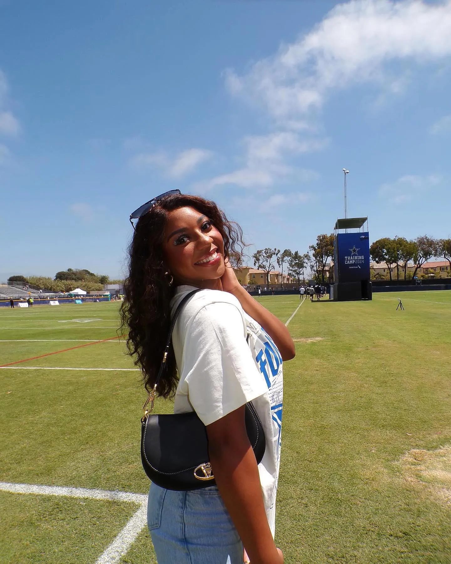 Dallas Cowboys Cheerleader Armani Latimer Dances Without Wig After Announcing Alopecia Diagnosis 276