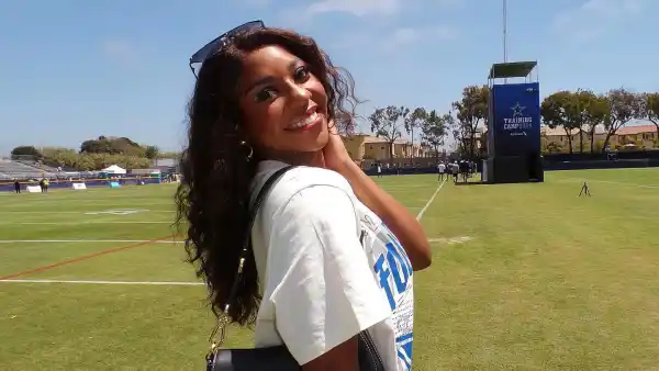 Dallas Cowboys Cheerleader Armani Latimer Dances Without Wig After Announcing Alopecia Diagnosis 276