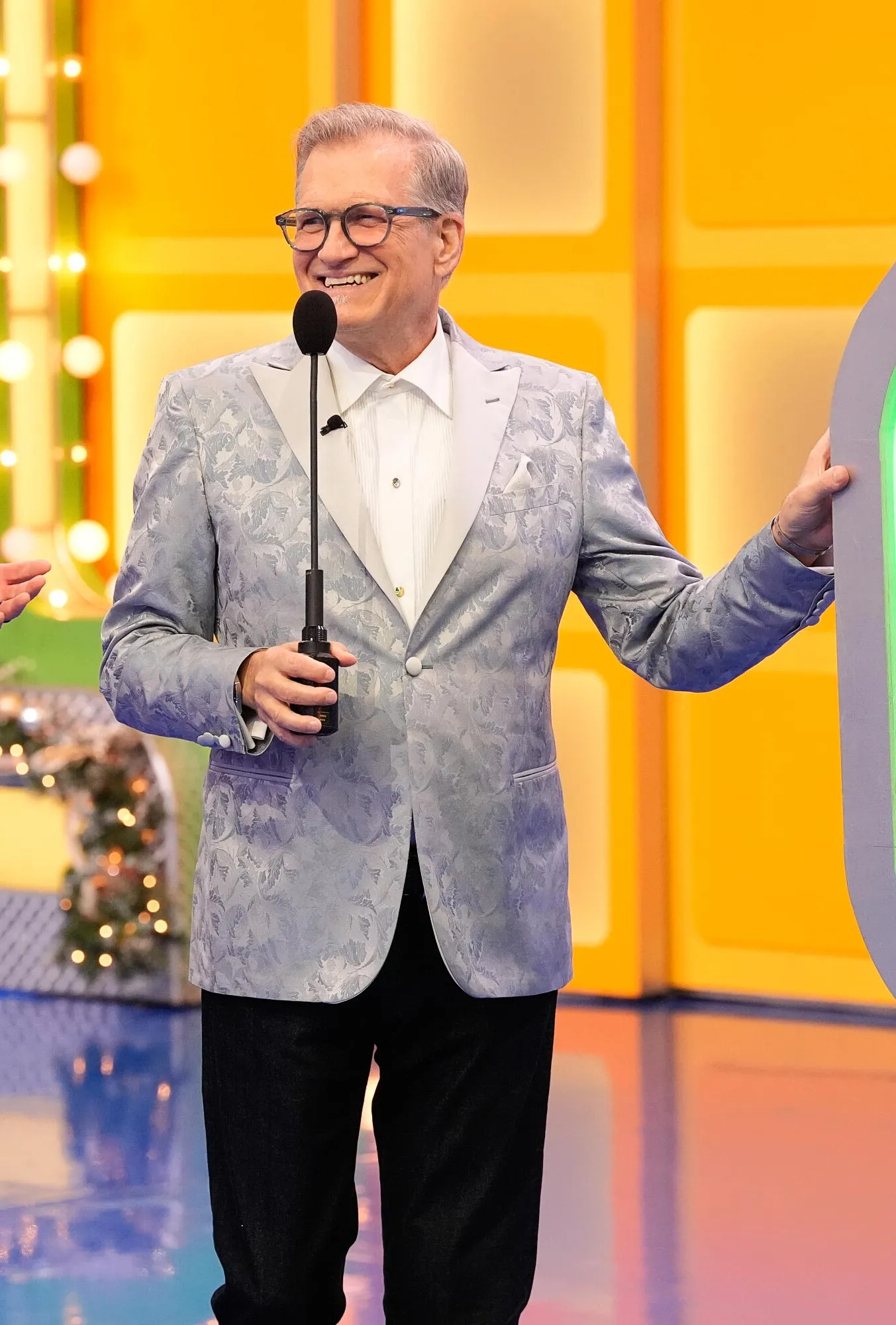 Drew Carey Reacts to Judgmental Crowd During The Price Is Right Game 763