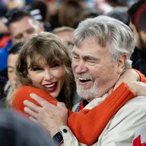 Ed Kelce on Buying Taylor Swift a Christmas Present