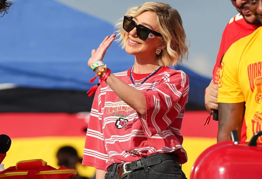 Every Celebrity Who Loves the Kansas City Chiefs Heidi Gardner