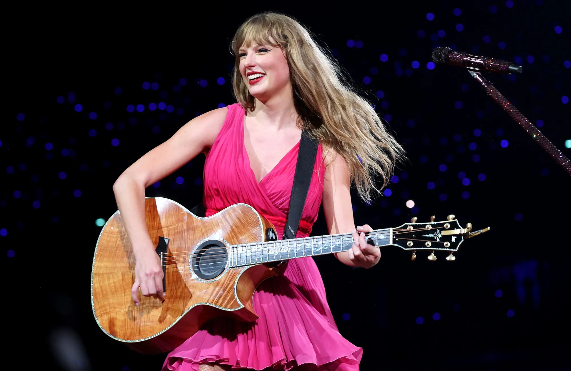 Feature All the Taylor Swift Fan Accounts Who Revealed their Identities