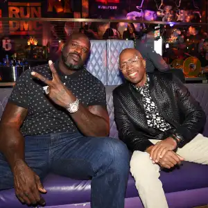 Feature Kenny Smith Pushes Shaquille O'Neal Into a Christmas Tree on Live TV