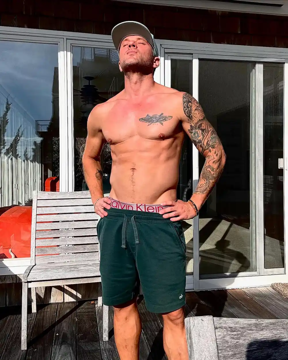 Feature Ryan Phillippe Soaks Up the Sun While Flexing His Rock Hard Abs