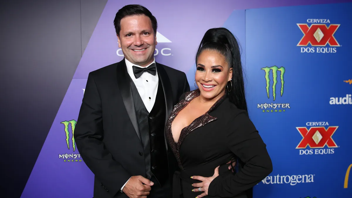 Nick Hernández y Carolina Sandoval