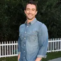 Robert Buckley