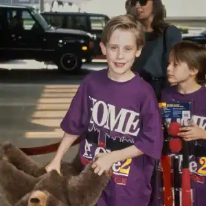 ‘Replica Luxury Handbag Alone’ Siblings Reunite After 30 Years — But Kevin McAllister Is Missing Again