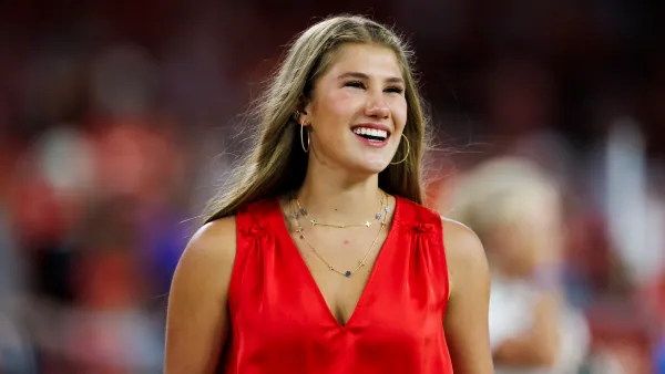 Taylor Swift Sent ‘Eras Tour’ Books With Handwritten Notes to Chiefs Heiresses Ava and Gracie Hunt