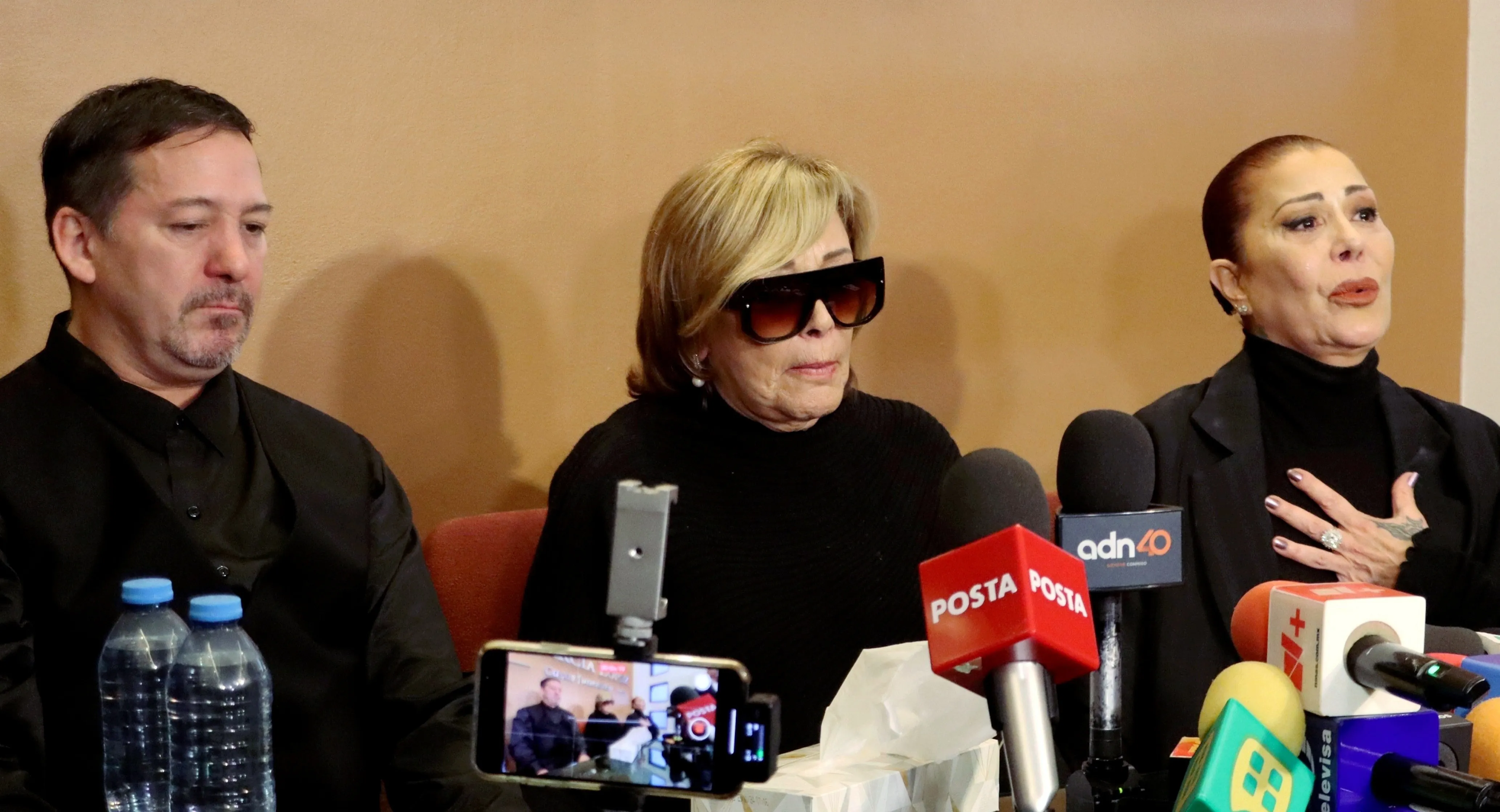 Luis Enrique Guzmán, Sylvia Pasquel y Alejandra Guzmán, hijos de Silvia Pinal