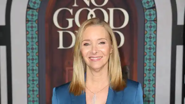 Lisa Kudrow on Bonding With the ‘Friends’ Cast: ‘That Six-Way Relationship Took Some Work’