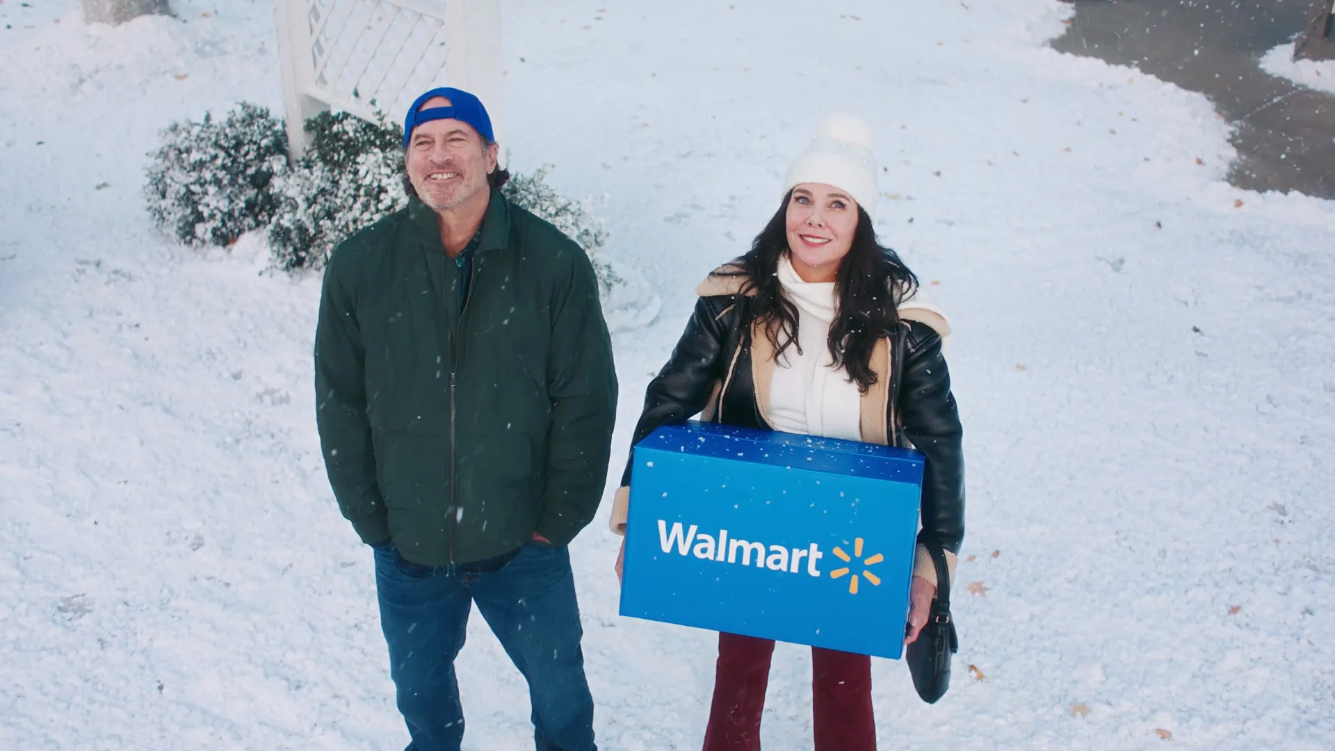 Gilmore Girls Lorelai and Luke Reunite for the Holidays in Walmart Ad