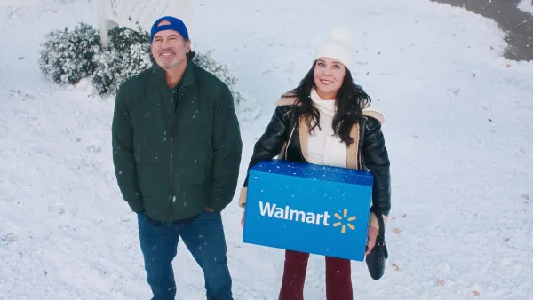 Gilmore Girls Lorelai and Luke Reunite for the Holidays in Walmart Ad