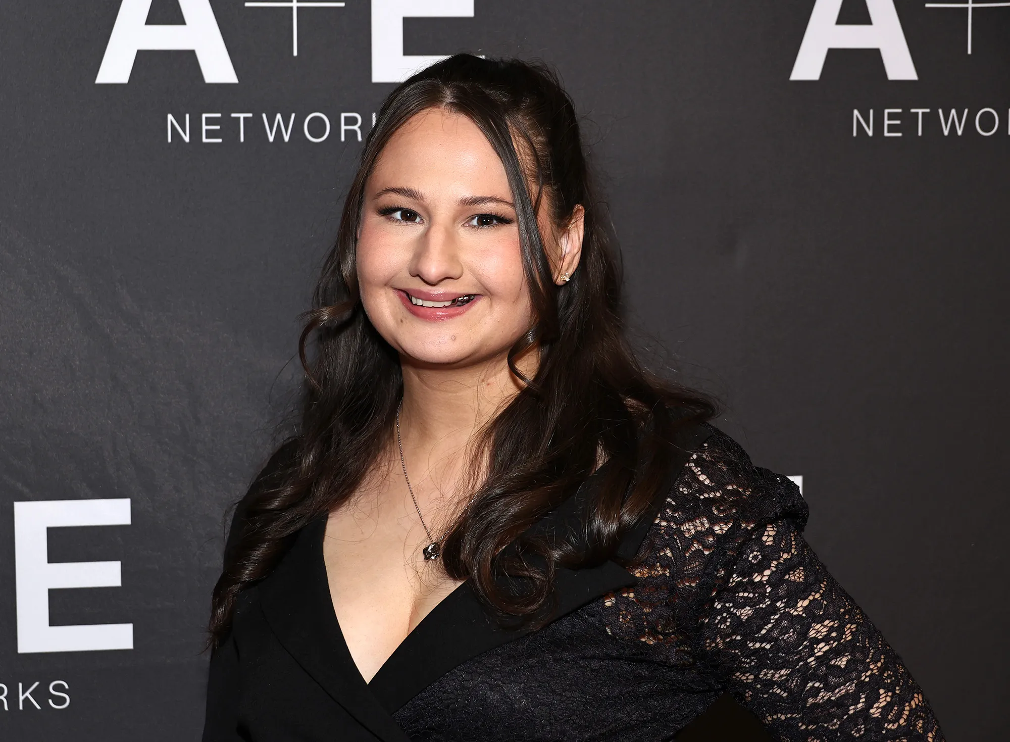 Gypsy Rose Blanchard Recalls Life With Mom Dee Dee in New Book