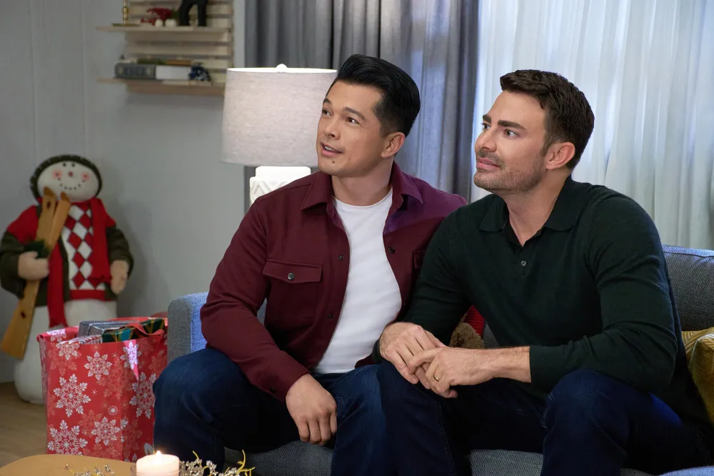 Hallmarks Jonathan Bennett Doesnt Decorate for Christmas Im Covered in Tinsel for 6 Months