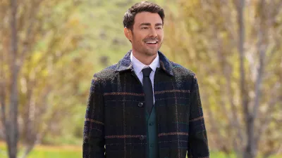 Hallmarks Jonathan Bennett Doesnt Decorate for Christmas Im Covered in Tinsel for 6 Months