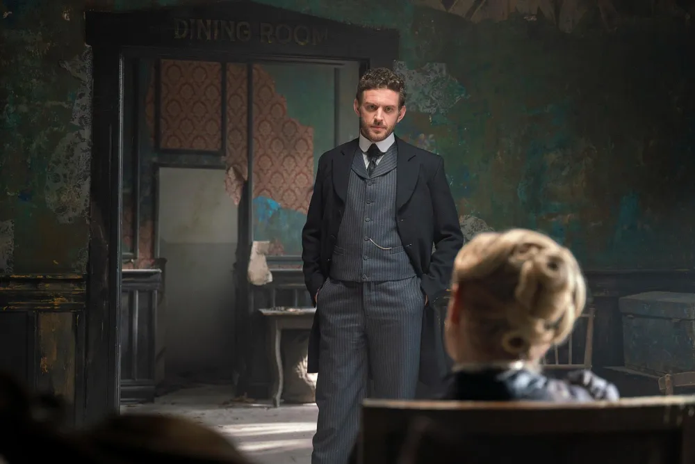 How Miss Scarlet Explains The Duke s Extended Absence in Season 5 Premiere &mdash; How It Affects Eliza Miss Scarlet and the Duke Stuart 015 019