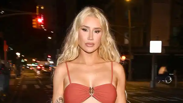 Iggy Azalea What s In My Bag 525