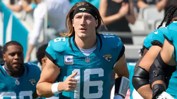Jaguars QB Trevor Lawrence Injured in Brutal Helmet Hit That Sparked Massive On-Field Fight