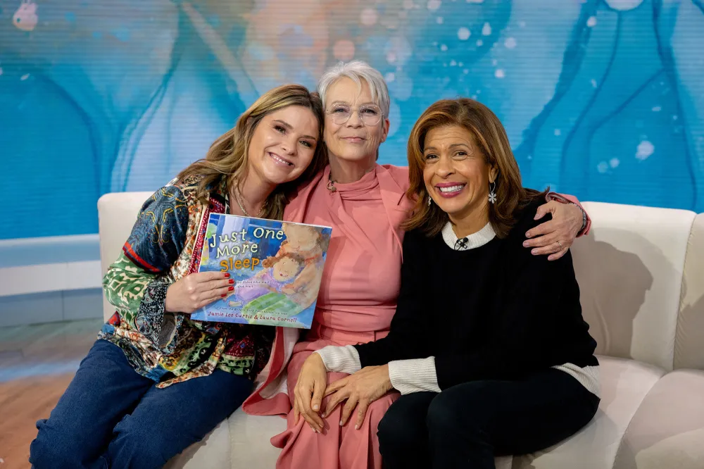 Jamie Lee Curtis React to Hoda Kotb